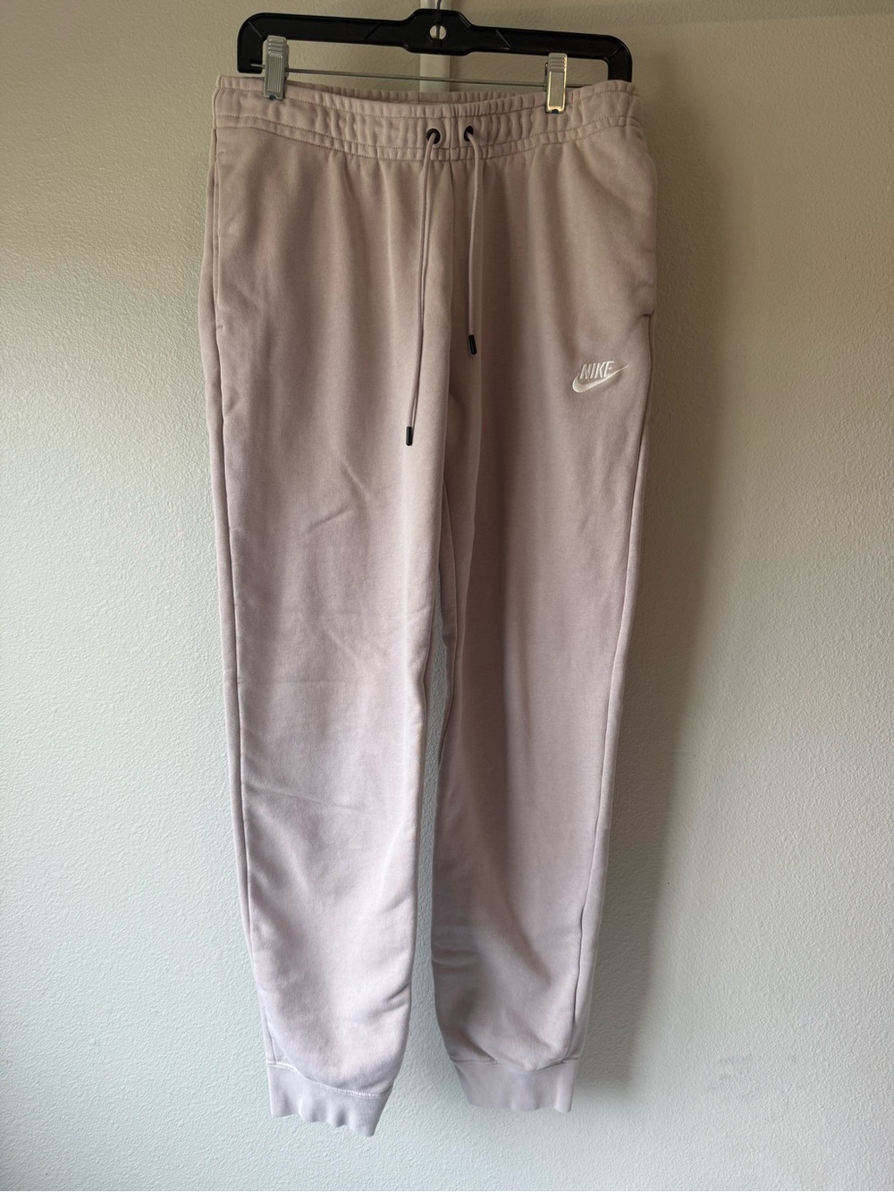 Nike women’s pale purple sweatpants